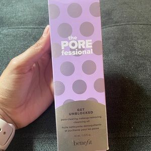 BENEFIT oil makeup removing cleanser